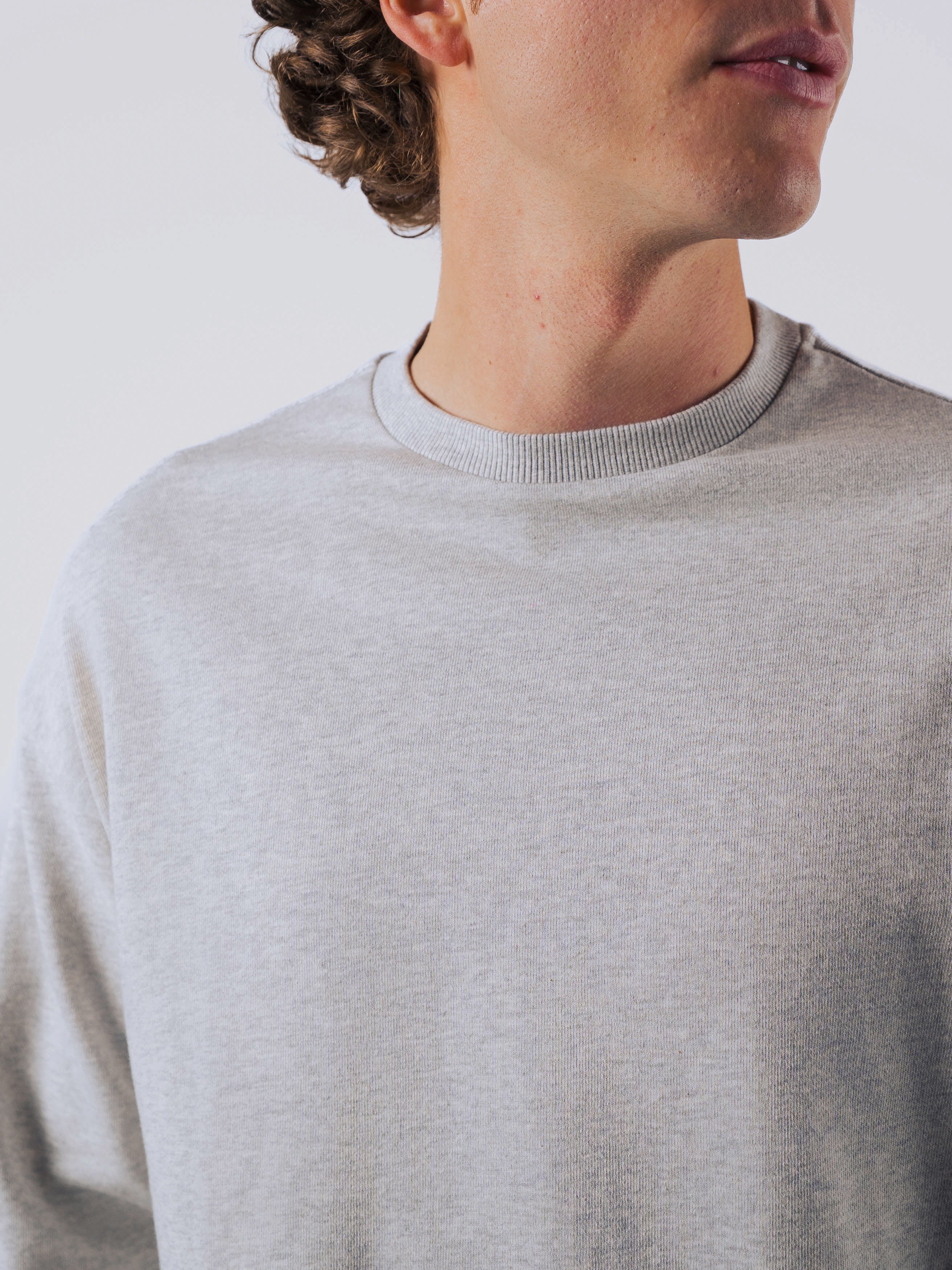 Leichter Pullover mit Rundhalsausschnitt