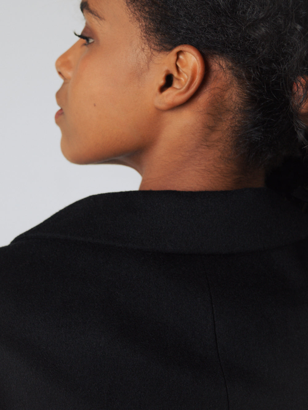 Mantel aus recycelter Wolle